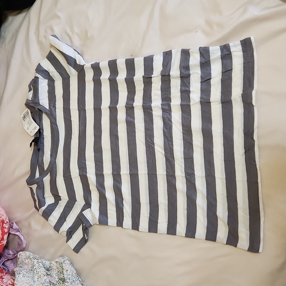 grey stripped t-shirt - Picture 1 of 1